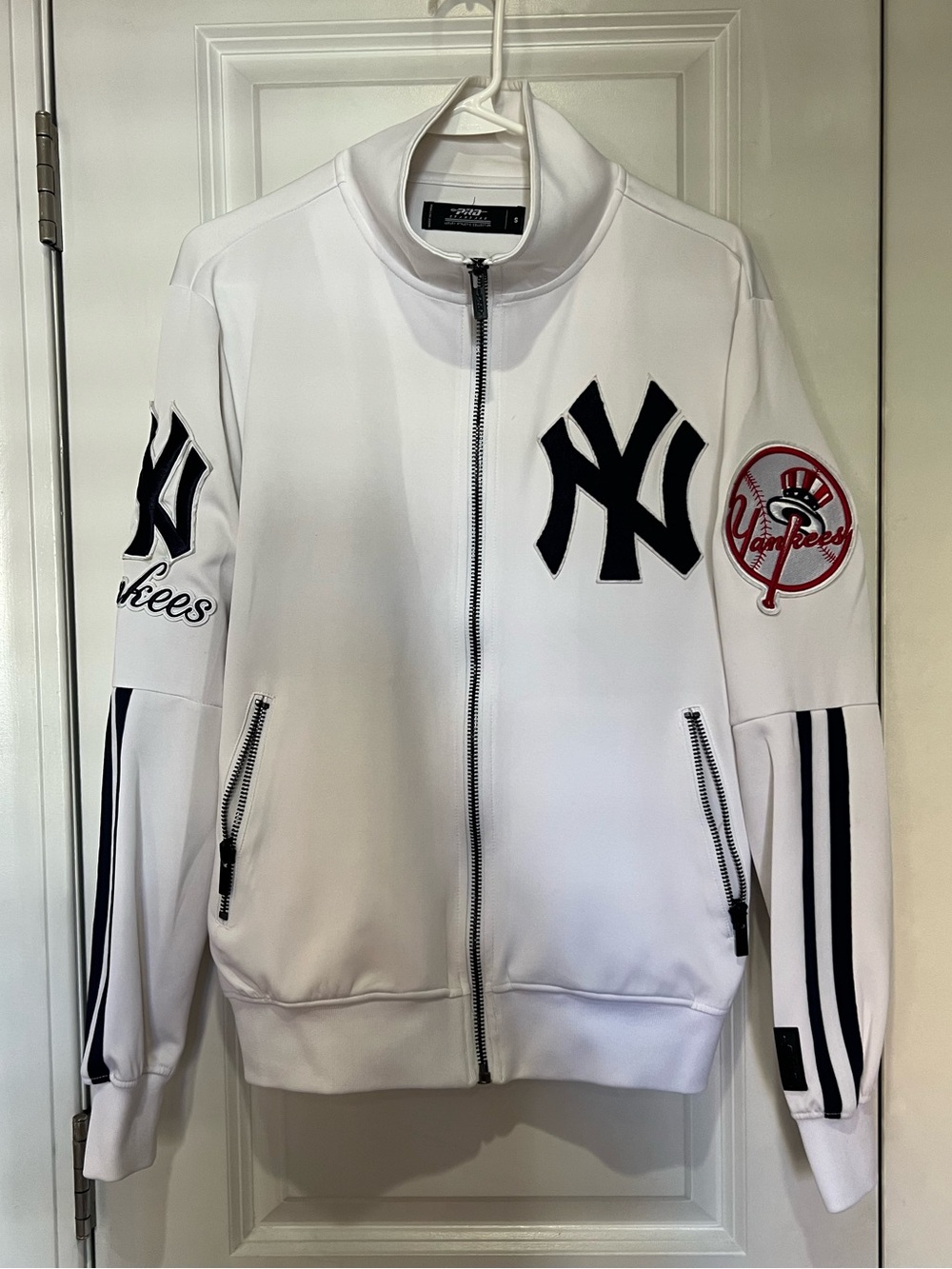 PRO STANDARD- MLB CLASSIC NY YANKEES TRACK JACKET IN WHITE- men’s size small